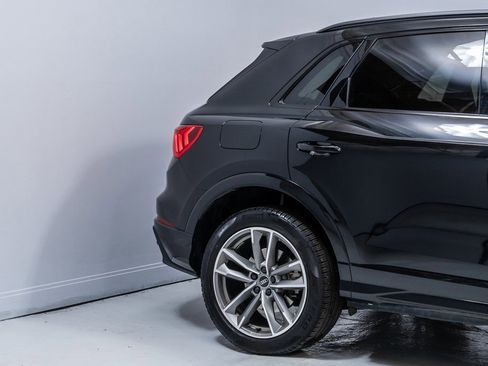 Used 2023 Audi Q3 2.0T Premium w/ Black Optic Sport Package image 11