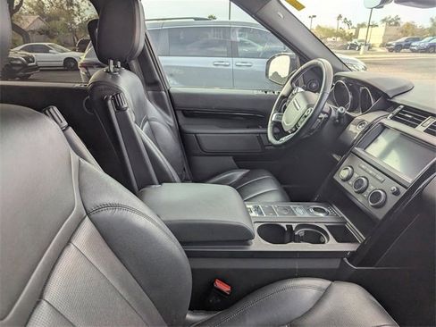 Used 2020 Land Rover Discovery SE image 8