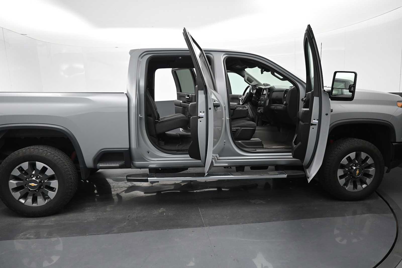 Used 2024 Chevrolet Silverado 2500 Custom w/ Custom Value Package AWD/4WD image 10
