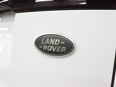 Used 2018 Land Rover Range Rover Velar R-Dynamic SE AWD/4WD image 9