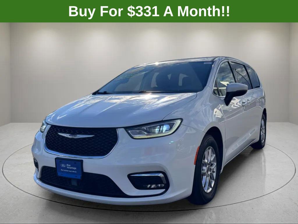 Used 2023 Chrysler Pacifica Touring-L FWD image 2