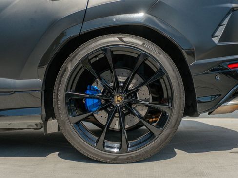 Used 2021 Lamborghini Urus image 21