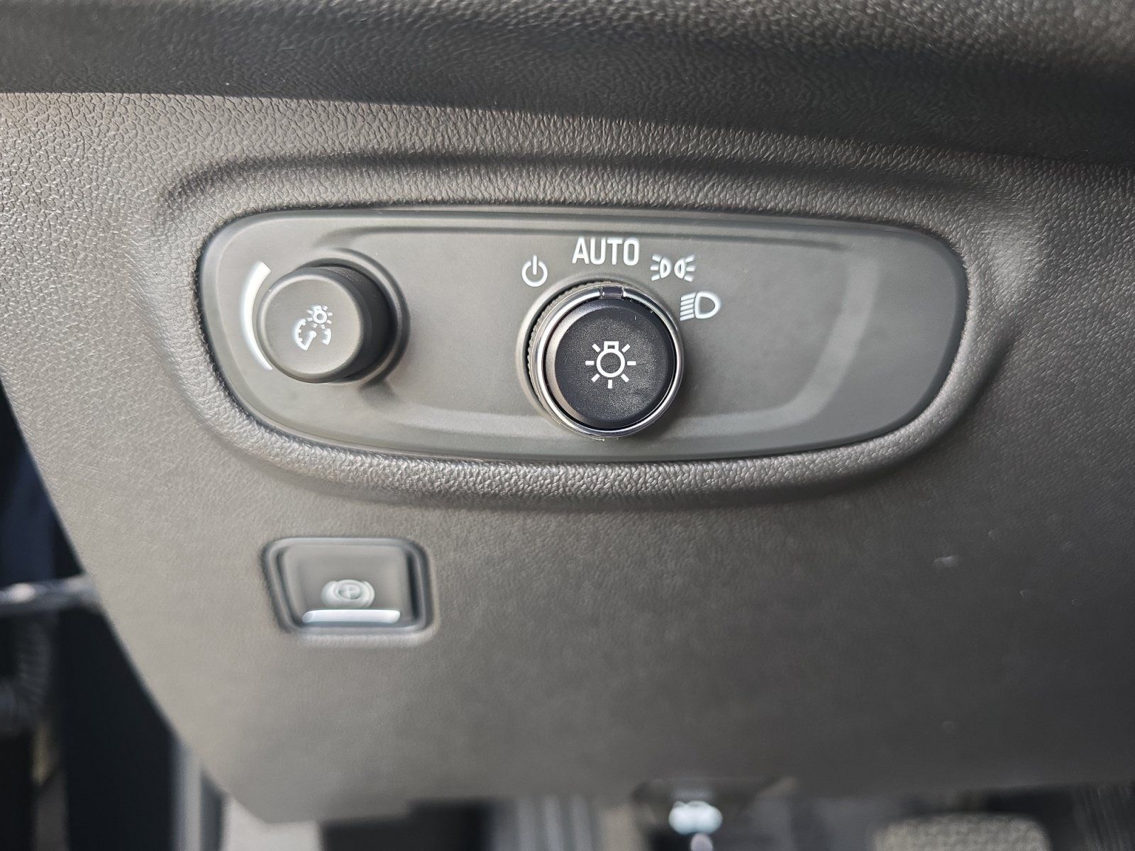 Used 2022 GMC Terrain SLE w/ Driver Convenience Package FWD image 25