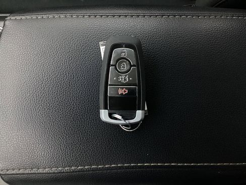 Used 2018 Ford Fusion SE w/ Fusion SE Technology Package image 41