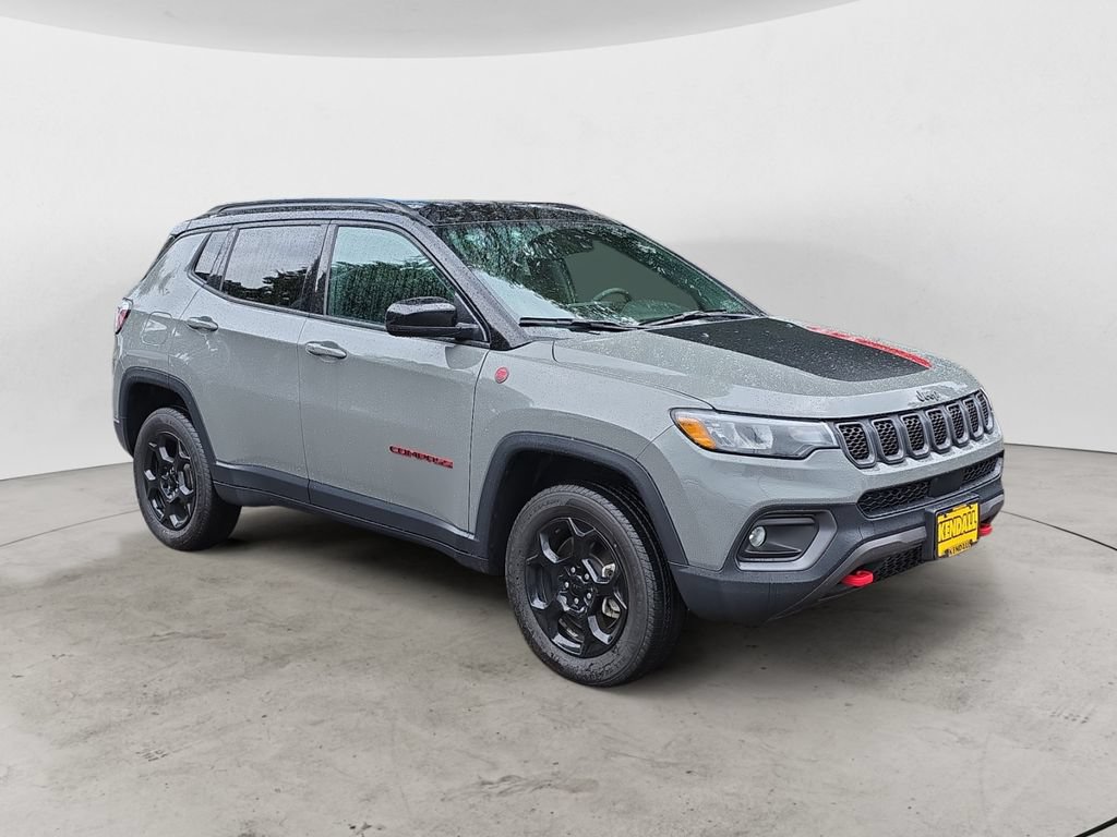 Used 2024 Jeep Compass Trailhawk AWD/4WD image 3