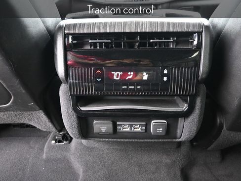 Used 2024 Jeep Wagoneer Series II w/ Flexible Seating Group image 23