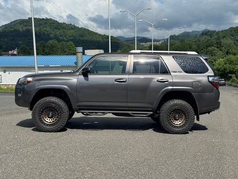 Used 2016 Toyota 4Runner SR5 AWD/4WD image 4