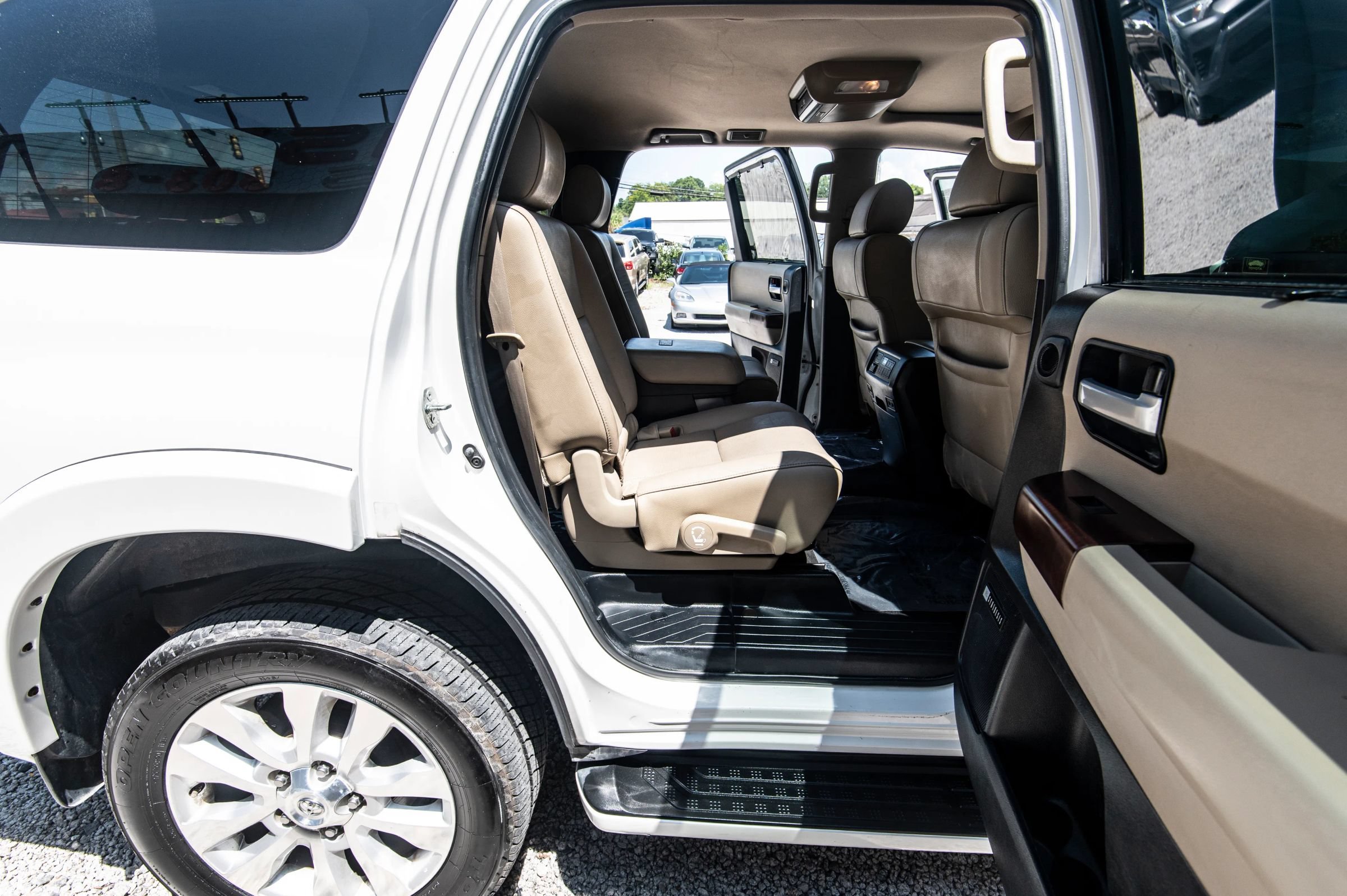 Used 2014 Toyota Sequoia Platinum AWD/4WD image 30