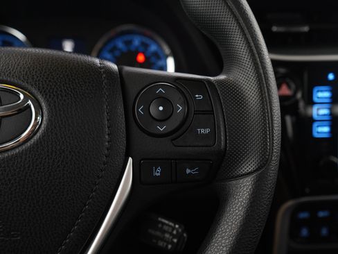 Used 2017 Toyota Corolla XLE FWD image 24