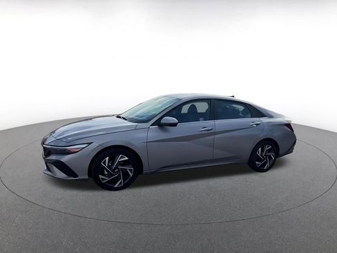 Used 2025 Hyundai Elantra Limited image 8
