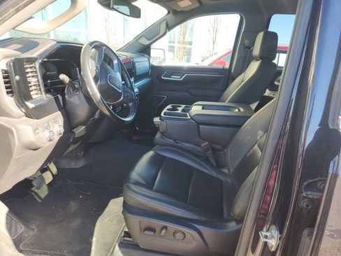 Used 2025 GMC Sierra 1500 SLT image 2