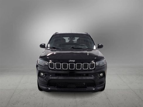 Used 2023 Jeep Compass Limited image 3
