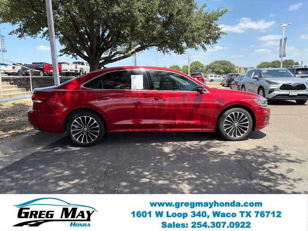 Used 2022 Volkswagen Passat 2.0T FWD image 9