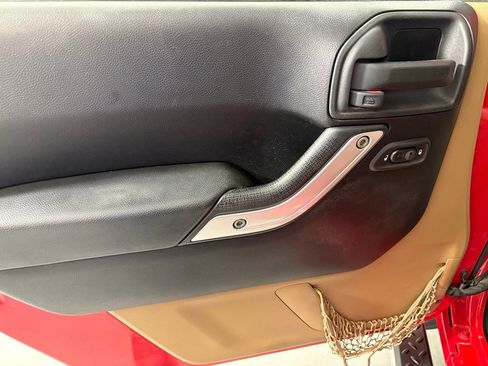 Used 2013 Jeep Wrangler Unlimited Sahara w/ Mopar Chrome Edition Group AWD/4WD image 18