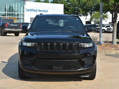 Used 2023 Jeep Grand Cherokee Altitude RWD image 2