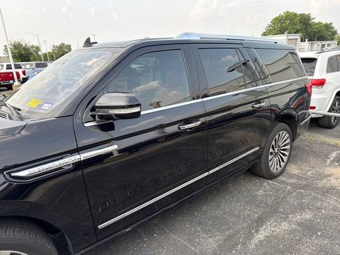 Used 2019 Lincoln Navigator L Reserve AWD/4WD image 4