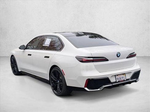 Used 2023 BMW i7 xDrive60 image 8