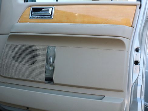 Used 2008 Lincoln Navigator 4WD image 50