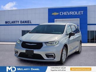 Used 2024 Chrysler Pacifica Touring-L FWD video 2