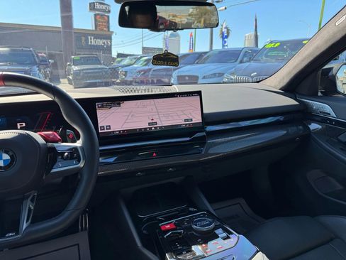 Used 2025 BMW M5 w/ Carbon Package image 21