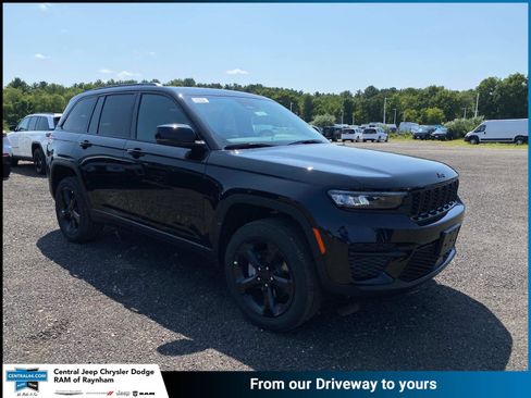 New 2025 Jeep Grand Cherokee Altitude image 1
