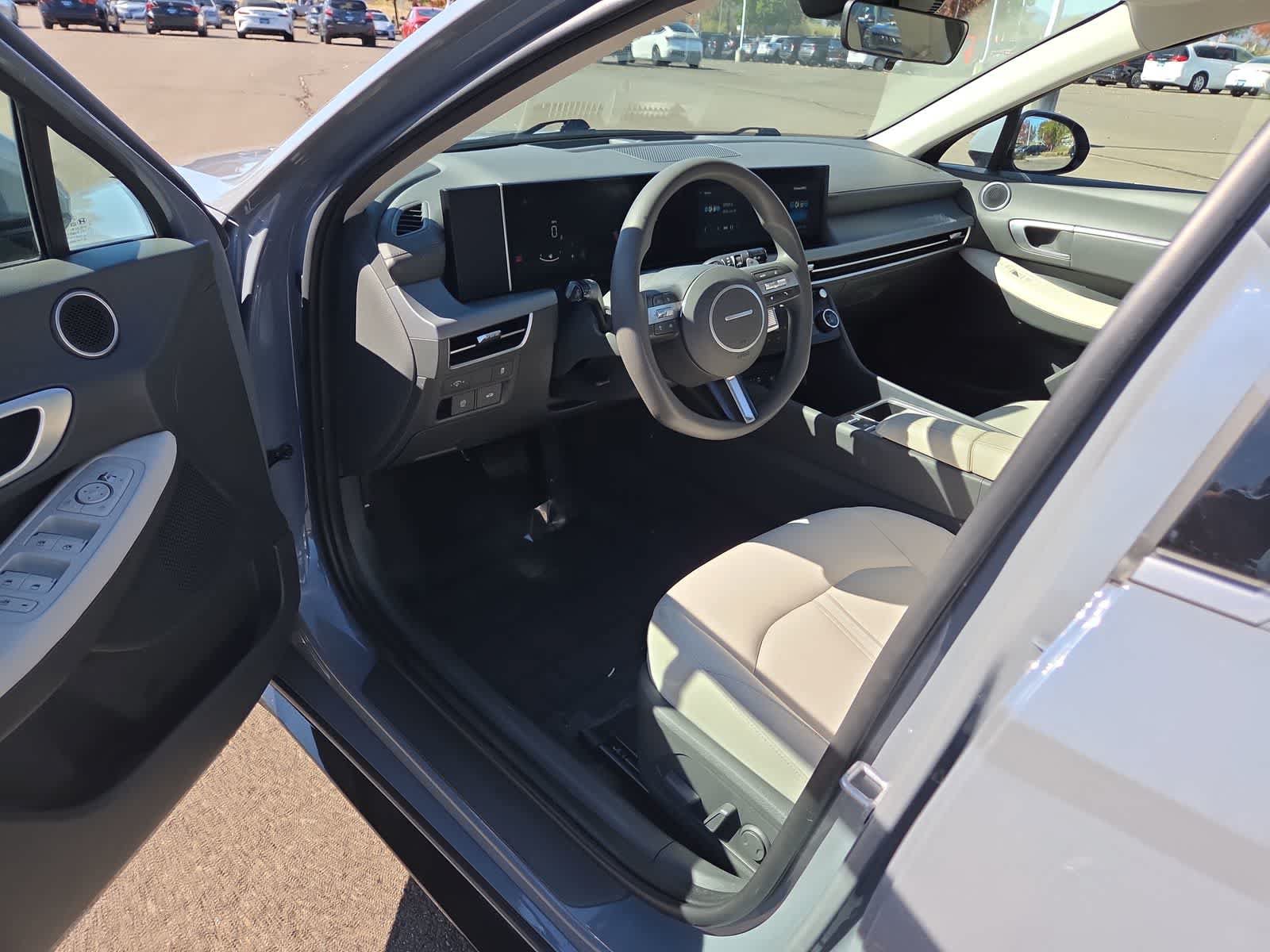 Used 2025 Hyundai Sonata SEL FWD image 10