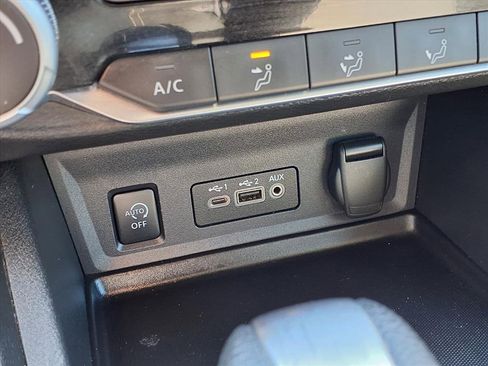 Used 2024 Nissan Sentra SV image 11