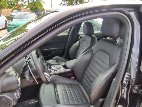 Used 2024 Alfa Romeo Giulia Veloce AWD/4WD image 24