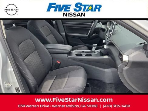 Used 2025 Nissan Altima 2.5 S FWD image 13