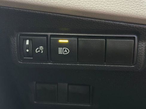 Certified 2024 Toyota Corolla Cross LE w/ Moonroof Package FWD image 27