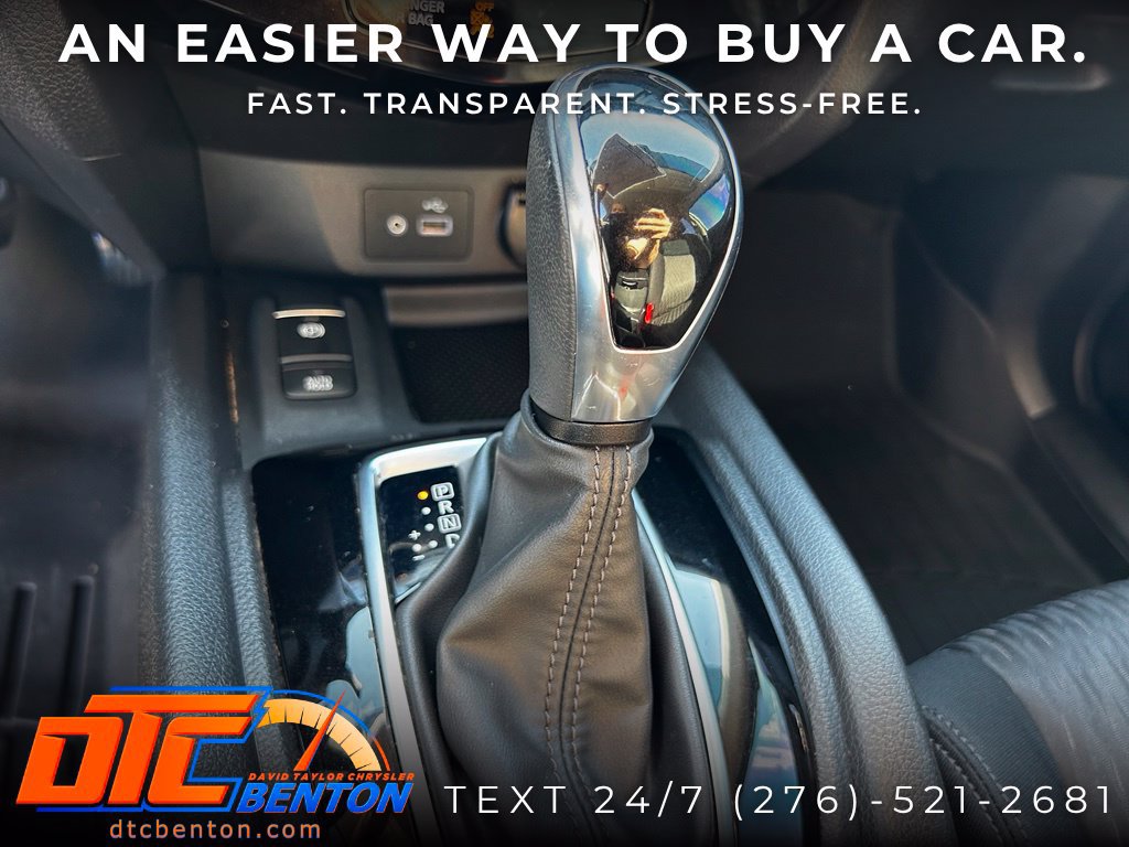 Used 2020 Nissan Rogue SV w/ Premium Package FWD image 24