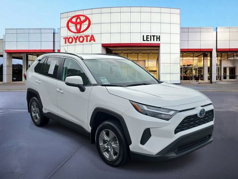 Used 2024 Toyota RAV4 XLE w/ Convenience Package image 3