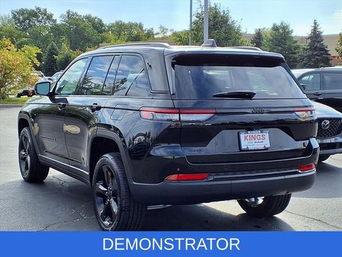 New 2025 Jeep Grand Cherokee Altitude AWD/4WD image 4