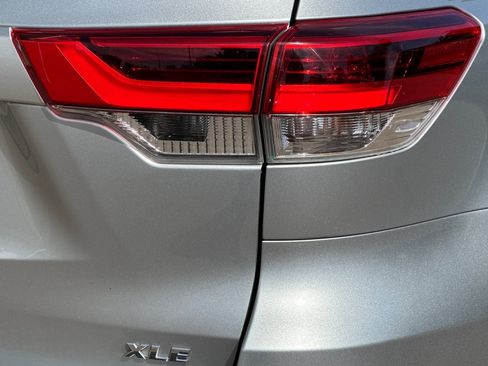 Used 2018 Toyota Highlander XLE FWD image 29