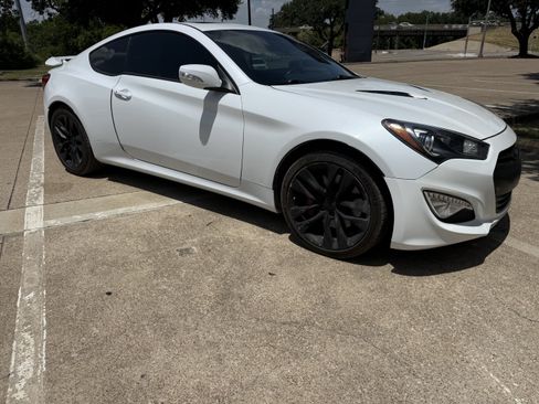 Used 2015 Hyundai Genesis 3.8 RWD image 3