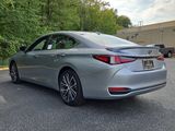 New 2025 Lexus ES 300h w/ Premium Package image 3