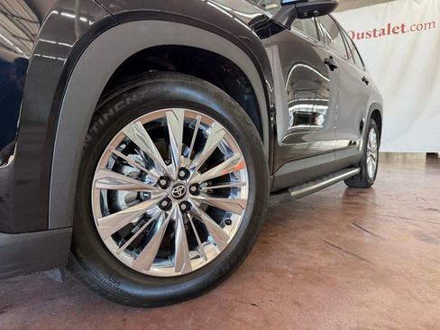 Used 2026 Toyota Grand Highlander AWD image 27