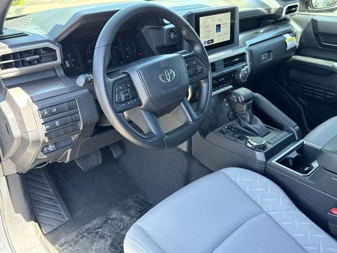 Used 2025 Toyota Tacoma SR5 AWD/4WD image 16