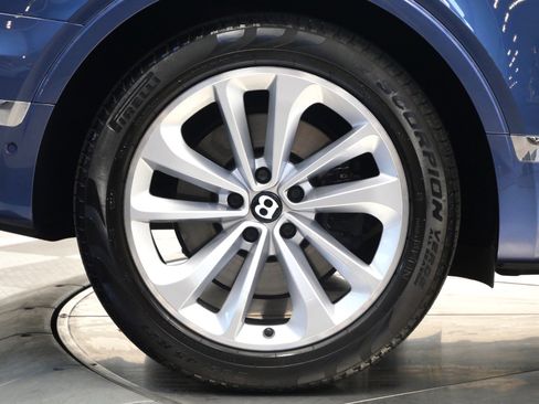 Used 2018 Bentley Bentayga Onyx Edition image 10