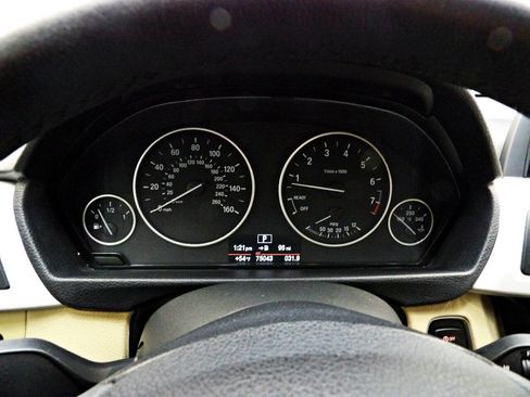 Used 2018 BMW 320i Sedan image 15