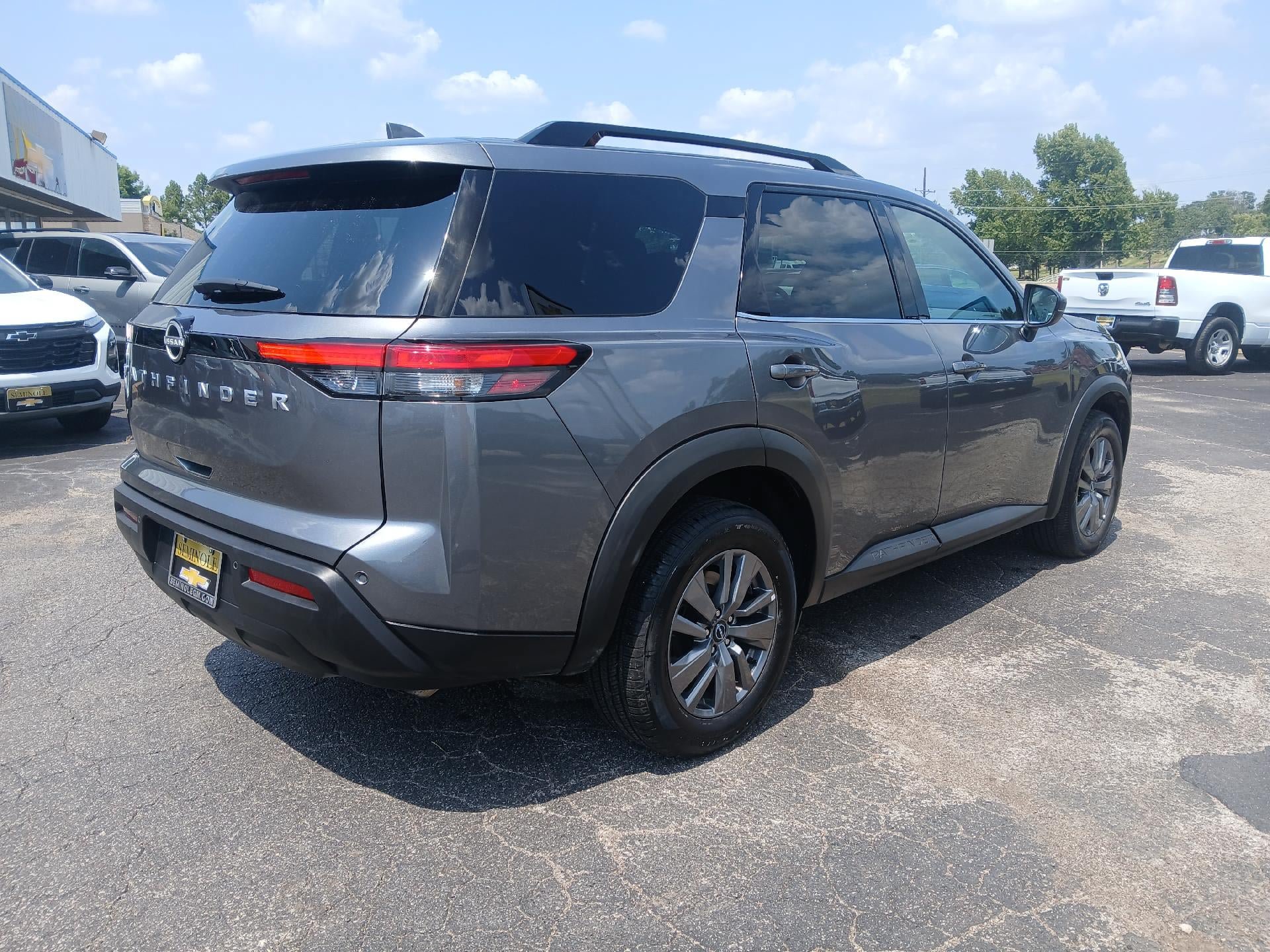 Used 2025 Nissan Pathfinder SV FWD image 5