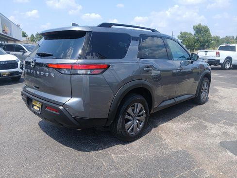 Used 2025 Nissan Pathfinder SV FWD image 5