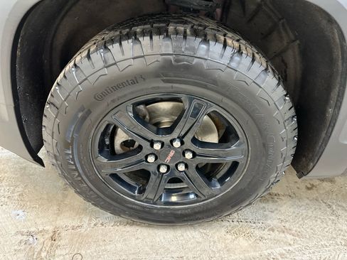 Used 2020 GMC Acadia AT4 image 12