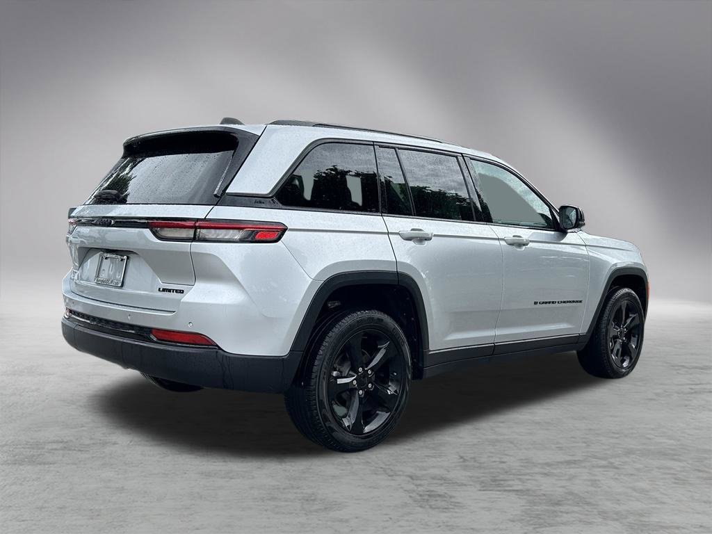 Certified 2025 Jeep Grand Cherokee Limited w/ Black Appearance Package RWD image 5
