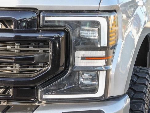 Used 2022 Ford F350 Lariat w/ Black Appearance Package image 4