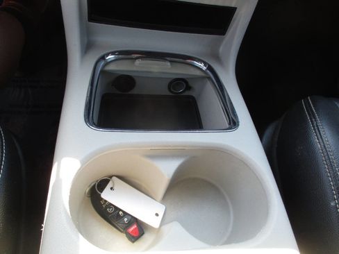 Used 2018 Dodge Grand Caravan SXT image 25