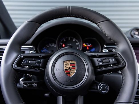 Certified 2026 Porsche Macan AWD/4WD image 14