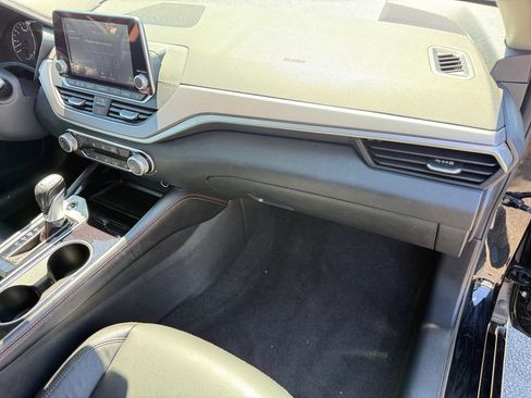 Used 2024 Nissan Altima 2.5 SR FWD image 16