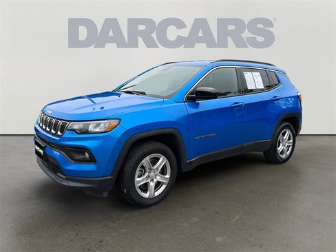 Used 2024 Jeep Compass Latitude image 3
