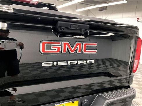 Used 2023 GMC Sierra 1500 Pro w/ Graphite Edition AWD/4WD image 9